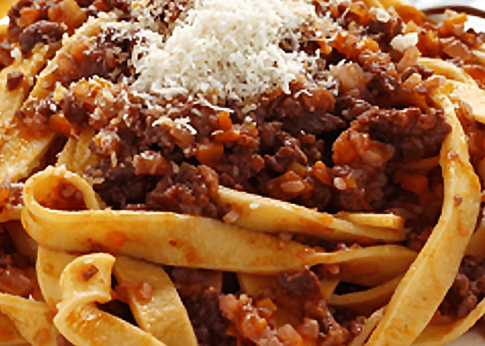 TAGLIATELLES BOLOGNAISE